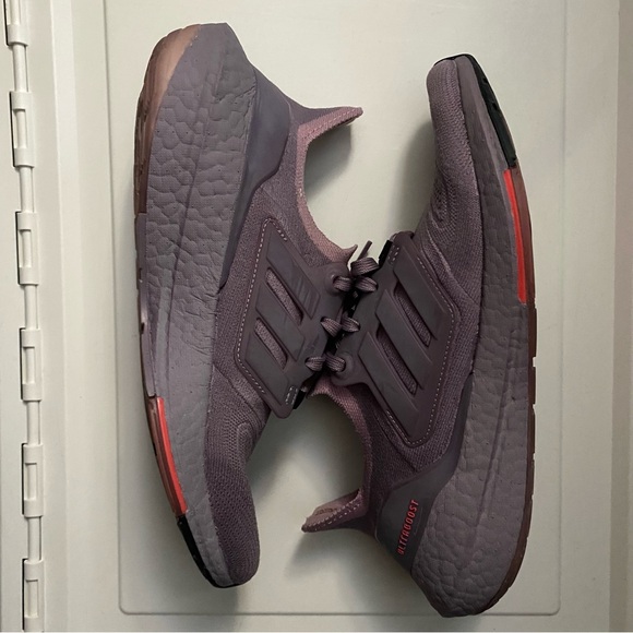 Women’s Adidas Ultraboost - Picture 2 of 4